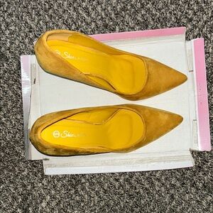 Tan Pointed-Toe Heels Sleek Classic Design